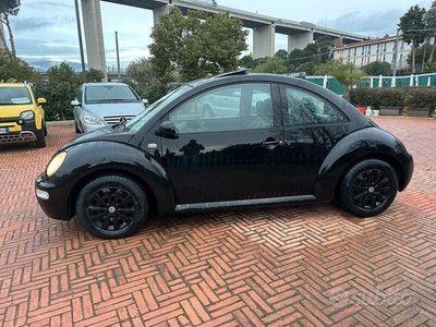 Usato 2001 VW Beetle 1.6 Benzin 102 CV (7.900 €)