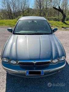 Usato 2002 Jaguar X-type 2.1 Benzin 156 CV (4.000 €)