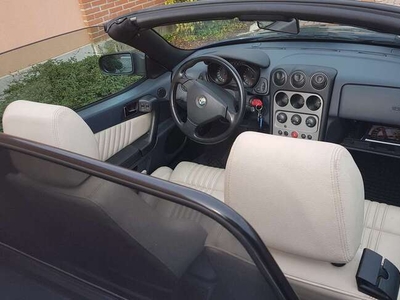 Usato 2003 Alfa Romeo Spider 2.0 Benzin 165 CV (15.000 €)