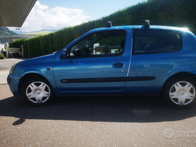 Usato 2003 Renault Clio II Benzin (1.700 €)