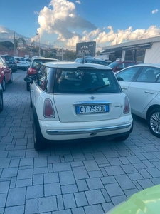 Usato 2005 Mini Cooper 1.4 Diesel 88 CV (4.500 €)