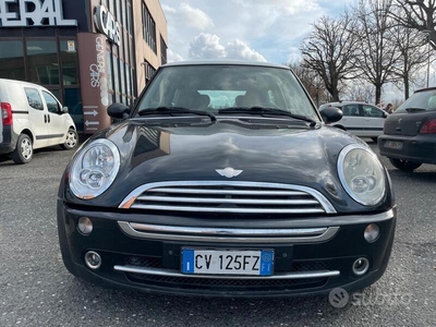 Usato 2005 Mini Cooper 1.6 Benzin 116 CV (3.900 €)