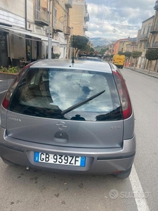 Usato 2005 Opel Corsa 1.3 Diesel (1.800 €)