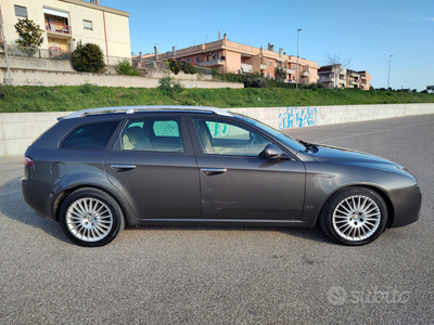 Usato 2006 Alfa Romeo 159 1.9 Diesel 150 CV (2.800 €)