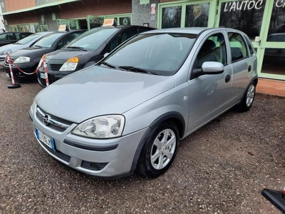 Usato 2006 Opel Corsa 1.0 Benzin 60 CV (2.800 €)