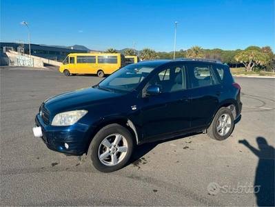 Usato 2006 Toyota RAV4 2.2 Diesel 136 CV (4.500 €)