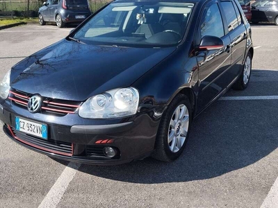 Usato 2006 VW Golf V 1.6 Benzin 102 CV (2.950 €)