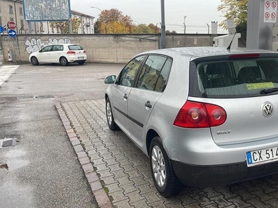 Usato 2006 VW Golf V 1.6 Benzin 115 CV (3.700 €)