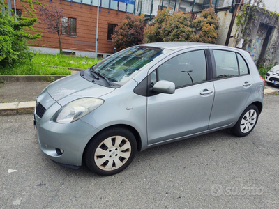 Usato 2007 Toyota Yaris 1.3 Benzin 87 CV (4.500 €)