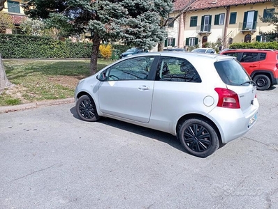 Usato 2007 Toyota Yaris Benzin (2.950 €)