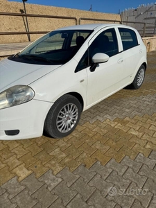 Usato 2008 Fiat Punto Diesel 75 CV (3.300 €)