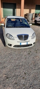 Usato 2008 Lancia Ypsilon 1.4 Benzin 77 CV (4.500 €)