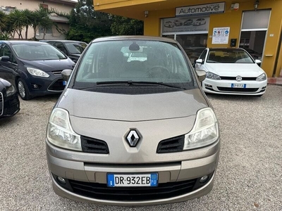 Usato 2008 Renault Modus 1.1 Benzin 75 CV (3.900 €)