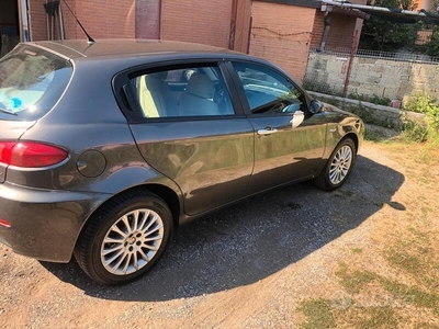 Usato 2009 Alfa Romeo 147 1.6 Benzin 105 CV (3.200 €)