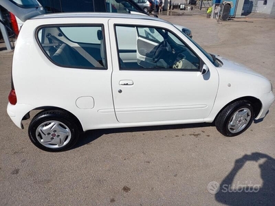 Usato 2009 Fiat 600 1.1 Benzin 54 CV (3.000 €)