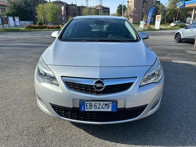 Usato 2010 Opel Astra 1.4 Benzin 101 CV (4.390 €)