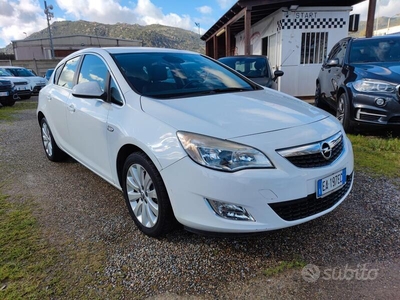 Usato 2010 Opel Astra 1.4 Benzin 140 CV (6.900 €)