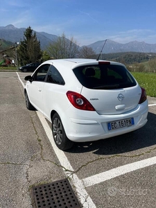 Usato 2010 Opel Corsa Diesel (4.000 €)