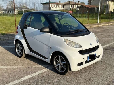 Usato 2010 Smart ForTwo Coupé 1.0 Benzin 71 CV (2.700 €)