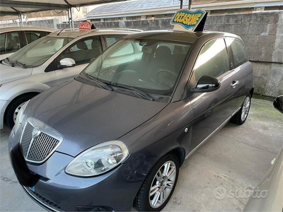 Usato 2011 Lancia Ypsilon 1.2 Benzin 69 CV (4.000 €)