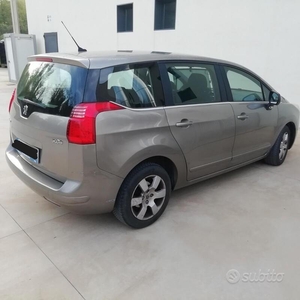 Usato 2011 Peugeot 5008 Diesel (4.000 €)