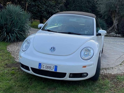 Usato 2011 VW Beetle 1.6 Benzin 102 CV (19.900 €)