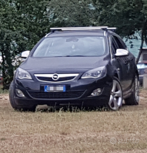 Usato 2012 Opel Astra 1.6 Benzin 180 CV (10.900 €)