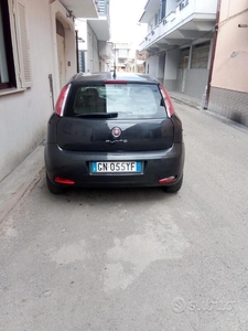 Usato 2013 Fiat Punto 1.4 Benzin 77 CV (4.700 €)