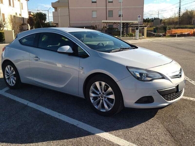 Usato 2013 Opel Astra GTC 1.4 Benzin 140 CV (6.000 €)