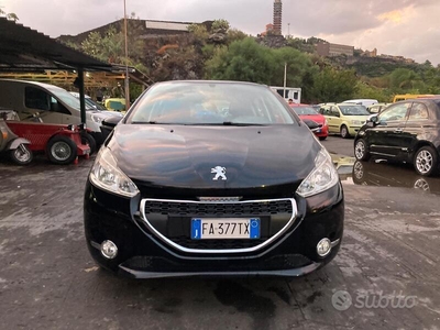 Usato 2014 Peugeot 208 1.2 Diesel 82 CV (6.990 €)