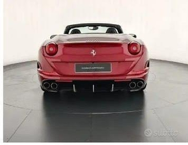 Usato 2015 Ferrari California Benzin (165.000 €)