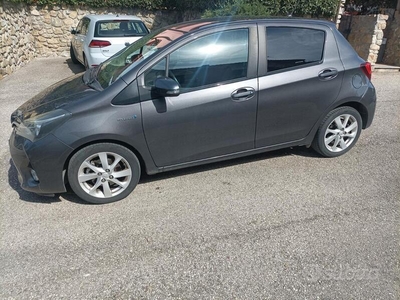 Usato 2015 Toyota Yaris Hybrid 1.5 El_Hybrid 105 CV (9.900 €)