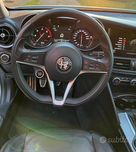 Usato 2017 Alfa Romeo Giulia 2.1 Diesel 180 CV (18.500 €)