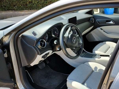 Usato 2017 Mercedes GLA180 1.5 Diesel 109 CV (19.000 €)