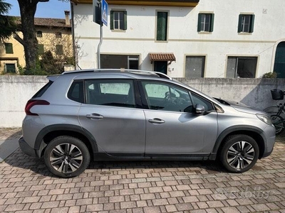 Usato 2017 Peugeot 2008 1.2 Benzin (12.500 €)