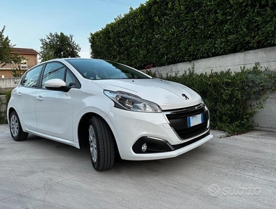 Usato 2017 Peugeot 208 1.6 Diesel 75 CV (7.490 €)