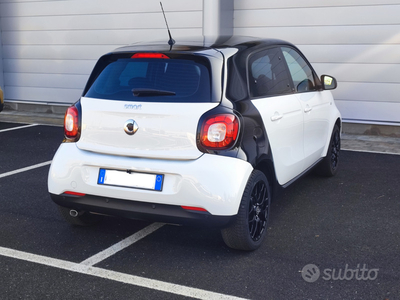 Usato 2017 Smart ForFour 1.0 Benzin 71 CV (13.000 €)