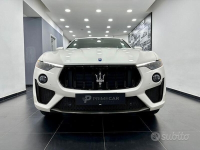 Usato 2022 Maserati Levante 3.8 Benzin 581 CV (140.000 €)