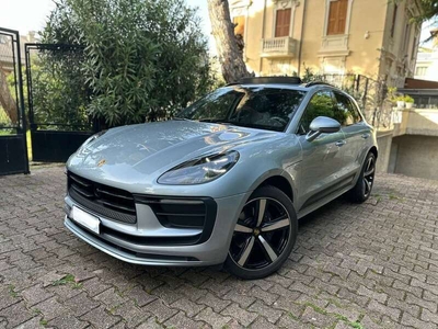 Usato 2022 Porsche Macan 2.0 Benzin 265 CV (86.000 €)