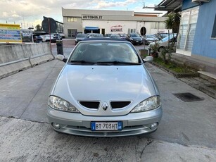 Usato 2002 Renault Mégane Cabriolet 1.4 Benzin 95 CV (1.500 €)