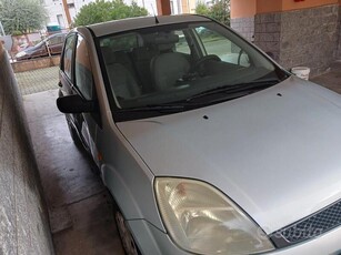Usato 2003 Ford Fiesta 1.2 Benzin 75 CV (1.300 €)