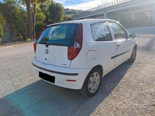 Usato 2005 Fiat Punto 1.2 Diesel 69 CV (2.100 €)