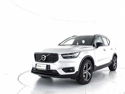 Volvo XC40 D4 AWD Geartronic R-design da Test Grifo Caravan