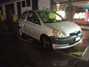 Usato 2000 Toyota Yaris 1.0 Benzin 68 CV (2.300 €)