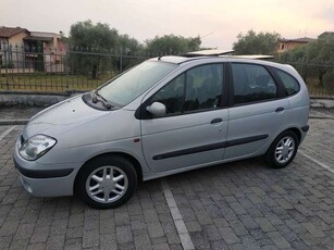Usato 2001 Renault Scénic 2.0 Benzin 137 CV (2.950 €)