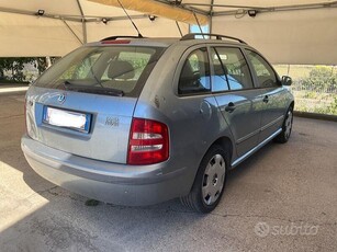 Usato 2003 Skoda Fabia 1.4 Benzin 75 CV (4.400 €)