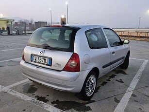 Usato 2005 Renault Clio 1.1 Benzin 75 CV (2.500 €)