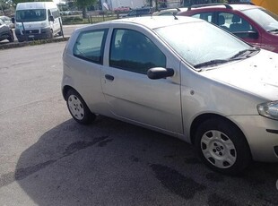 Usato 2007 Fiat Punto 1.2 Benzin 60 CV (2.100 €)