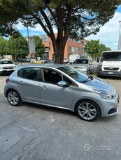 Usato 2018 Peugeot 208 1.6 Diesel 92 CV (8.500 €)