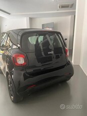 Usato 2018 Smart ForTwo Coupé 1.0 Benzin 71 CV (11.890 €)